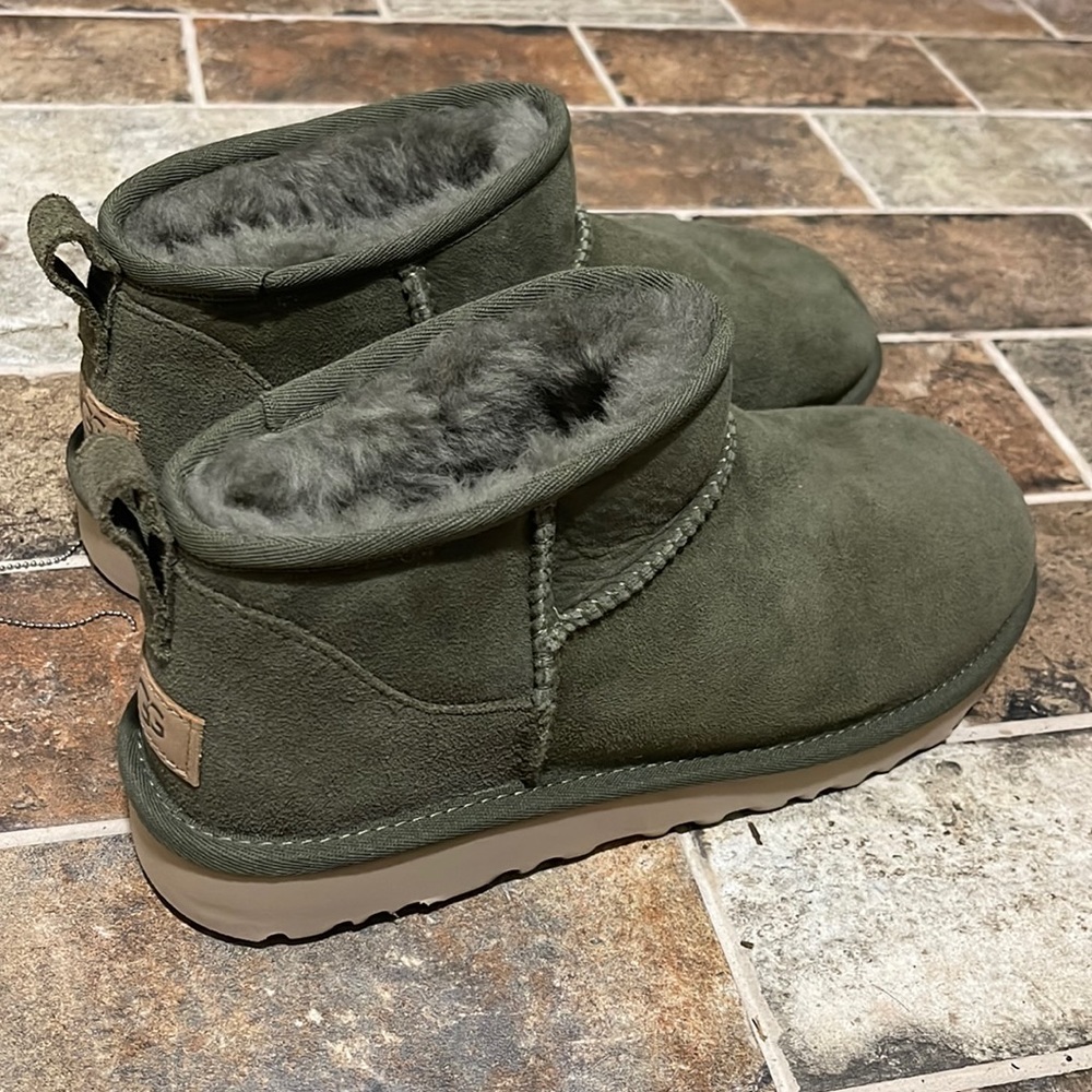 Ugg ultra mini boot size 9